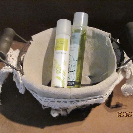 A la Maison d'Hôtes La Baume-de-Transit Chambre photo